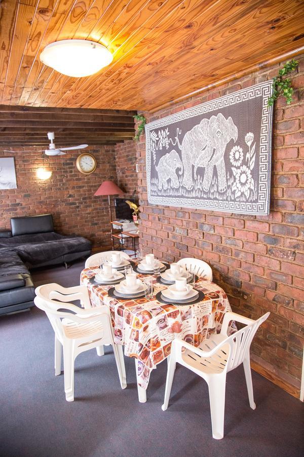 29 Polvy Street Hotel Mbombela Kültér fotó