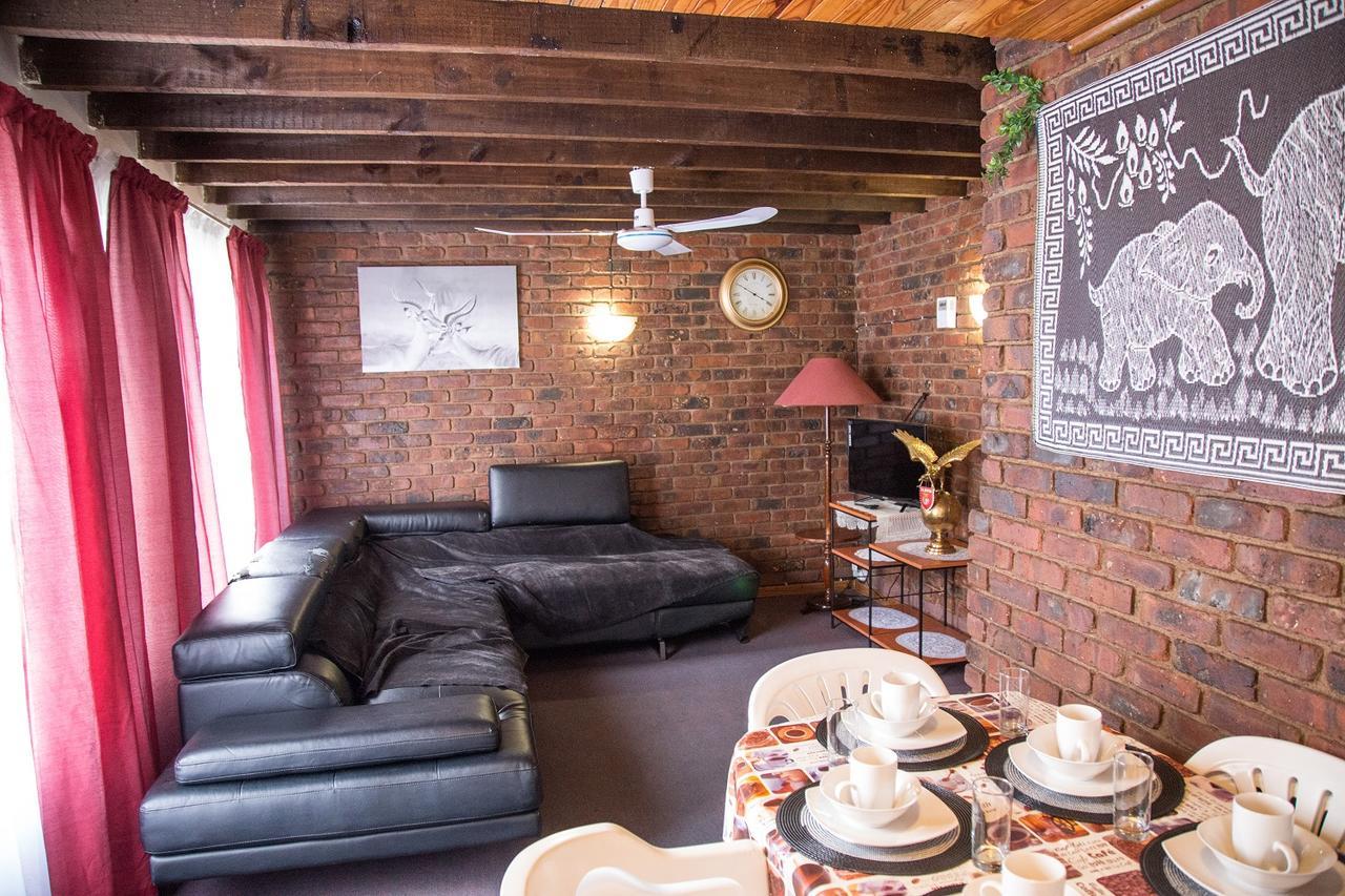 29 Polvy Street Hotel Mbombela Kültér fotó